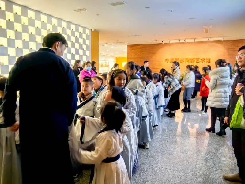 文化赋能：镇远县魔创文旅挖掘城市文化资源的实践探索